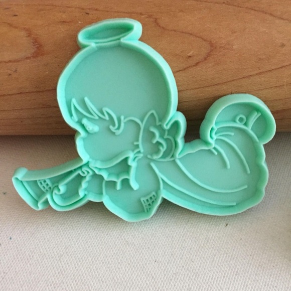 Precious Moments 6-piece Cookie Cutter Christmas Set for Holiday Baking - Picture 2 of 6